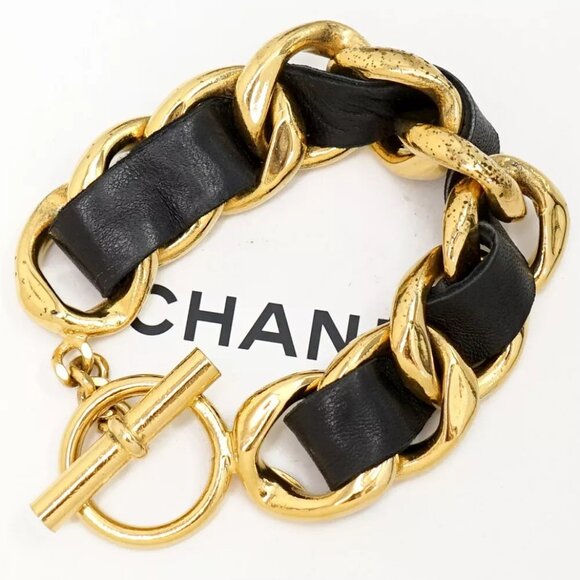 CHANEL CC Logo Toggle Black Leather Bracelet 7.8" Gold Tone 26 Auth w/Box l11417 - Picture 12 of 15